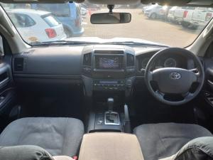 Toyota Land Cruiser 200 4.5D-4D V8 GX-R - Image 6