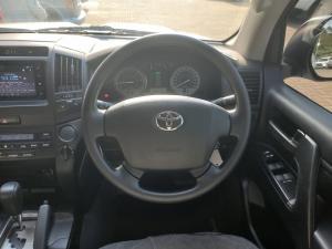 Toyota Land Cruiser 200 4.5D-4D V8 GX-R - Image 8