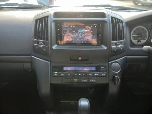 Toyota Land Cruiser 200 4.5D-4D V8 GX-R - Image 11