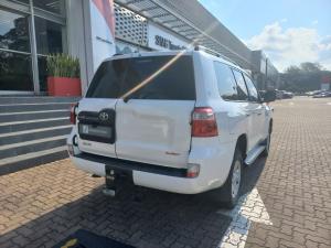 Toyota Land Cruiser 200 4.5D-4D V8 GX-R - Image 2