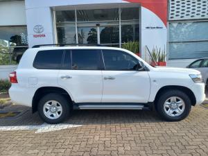 Toyota Land Cruiser 200 4.5D-4D V8 GX-R - Image 3