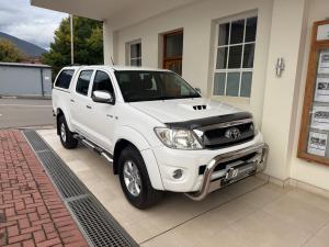 Toyota Hilux 3.0D-4D double cab 4x4 Raider - Image 1