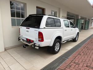 Toyota Hilux 3.0D-4D double cab 4x4 Raider - Image 2