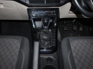 Volkswagen Polo 1.6 Life - Image 11