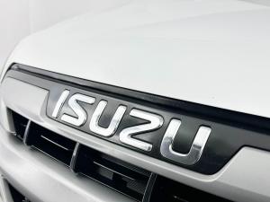 Isuzu D-MAX 1.9 Ddi HR LS automatic E-CAB - Image 8