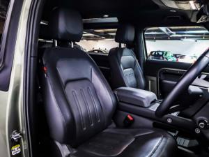 Land Rover Defender 90 P300 X-Dynamic SE - Image 12
