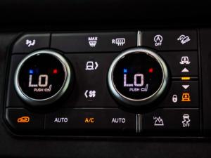 Land Rover Defender 90 P300 X-Dynamic SE - Image 16