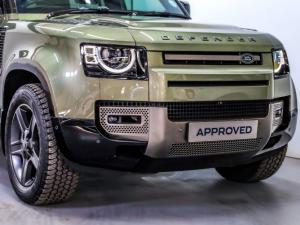 Land Rover Defender 90 P300 X-Dynamic SE - Image 3
