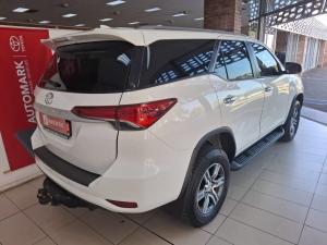 Toyota Fortuner 2.4GD-6 manual - Image 2