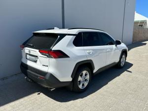 Toyota RAV4 2.0 GX auto - Image 2