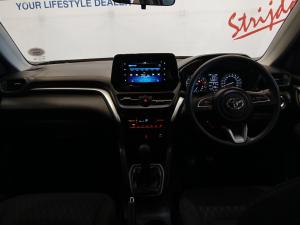 Toyota Urban Cruiser 1.5 XR manual - Image 6