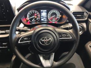 Toyota Urban Cruiser 1.5 XR manual - Image 8