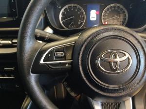 Toyota Urban Cruiser 1.5 XR manual - Image 9