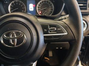 Toyota Urban Cruiser 1.5 XR manual - Image 10