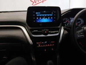 Toyota Urban Cruiser 1.5 XR manual - Image 15