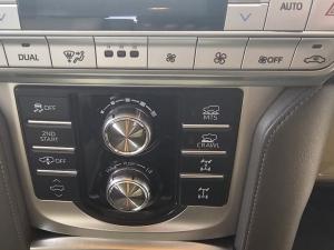 Toyota Prado VX 2.8GD automatic - Image 12
