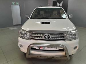 Toyota Fortuner 3.0D-4D 4X4 - Image 2