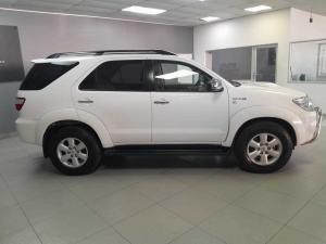 Toyota Fortuner 3.0D-4D 4X4 - Image 6