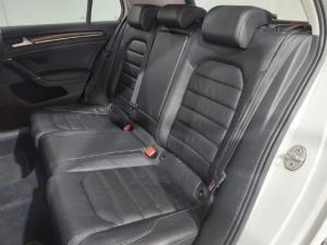 Volkswagen Golf 2.0TDI Highline - Image 8