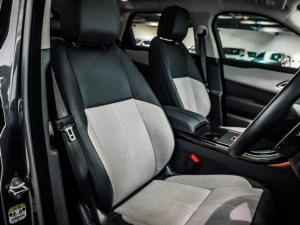 Land Rover Range Rover Velar D200 Dynamic SE - Image 12
