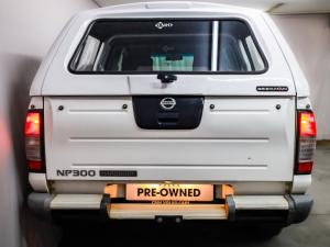 Nissan NP300 Hardbody 2.5TDi double cab 4x4 - Image 4