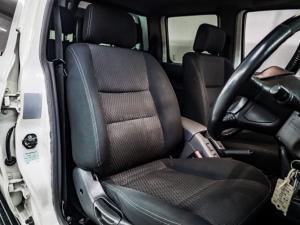 Nissan NP300 Hardbody 2.5TDi double cab 4x4 - Image 8