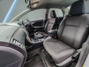Toyota Corolla 1.3 Professional - Image 8