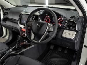Mahindra XUV300 1.2T W8 - Image 13