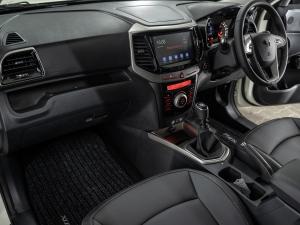 Mahindra XUV300 1.2T W8 - Image 21