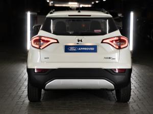 Mahindra XUV300 1.2T W8 - Image 5