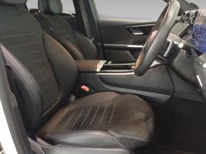 Mercedes-Benz GLC GLC300d 4Matic Avantgarde - Image 13