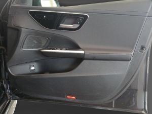 Mercedes-Benz C-Class C200 Avantgarde - Image 17