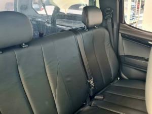 Isuzu D-MAX 300 X-RIDER automatic D/C - Image 14