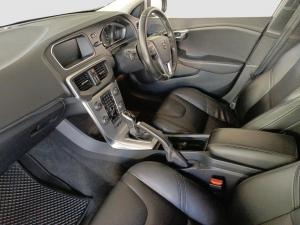 Volvo V40 D3 Inscription Geartronic - Image 3