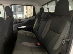 Nissan Navara 2.5DDTi double cab SE auto - Image 6