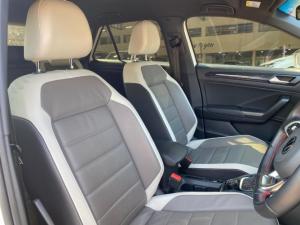 Volkswagen T-Roc 2.0TSI 140kW 4Motion R-Line - Image 9