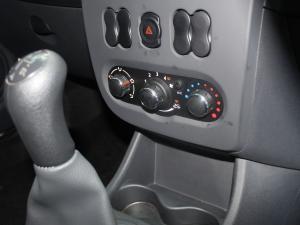 Nissan NP200 1.6i safety pack (aircon) - Image 10