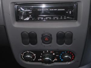 Nissan NP200 1.6i safety pack (aircon) - Image 11