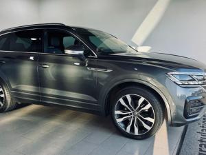 Volkswagen Touareg V6 TDI Executive R-Line - Image 3