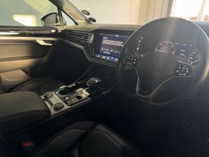 Volkswagen Touareg V6 TDI Executive R-Line - Image 4