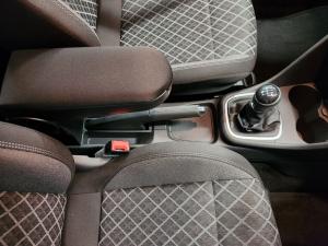 Volkswagen Polo Vivo hatch 1.6 Style - Image 13