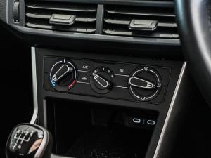 Volkswagen Polo hatch 1.0TSI Life manual - Image 11