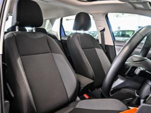 Volkswagen Polo hatch 1.0TSI Life auto - Image 15