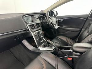 Volvo V40 CC D4 Momentum Geartronic - Image 15