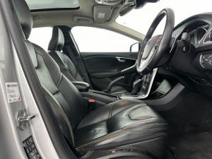 Volvo V40 CC D4 Momentum Geartronic - Image 17