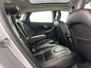 Volvo V40 CC D4 Momentum Geartronic - Image 18