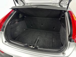 Volvo V40 CC D4 Momentum Geartronic - Image 19