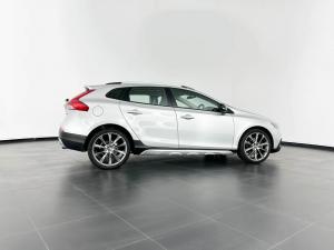 Volvo V40 CC D4 Momentum Geartronic - Image 4