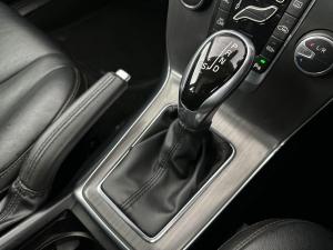 Volvo V40 CC D4 Momentum Geartronic - Image 6