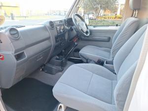 Toyota Land Cruiser 79 4.5D-4D V8 single cab LX - Image 7